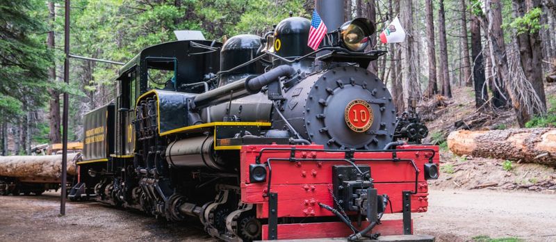 California's Most Beautiful Train Rides For An Unforgettable Adventure - Decor Hint Yosemite Mountain Sugar Pine Railroad