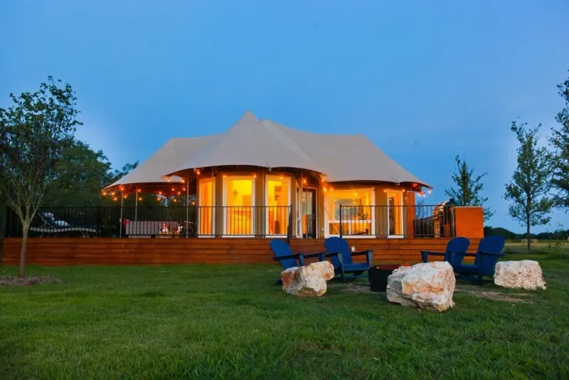 20 Epic Texas Glamping Spots That Are Anything But Roughing It - Decor Hint Wahwahtaysee Resort, Near San Marcos