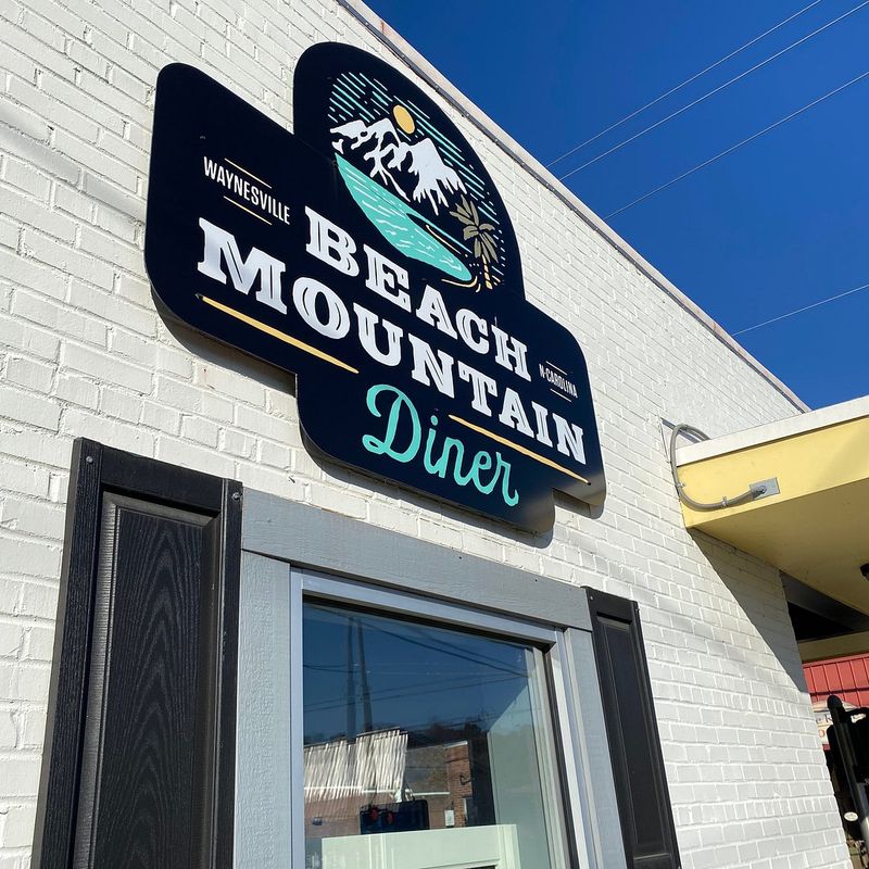 These Cozy North Carolina Diners Serve The Crispiest Fried Chicken - Decor Hint Beach Mountain Diner, Waynesville