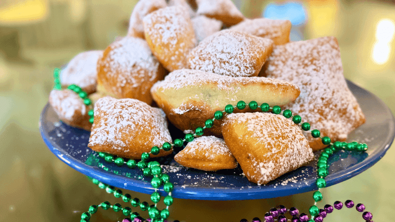12 Must-Visit Florida Restaurants That Should Be On Every Foodie's Bucket List - Decor Hint Café du Monde Beignets At Universal CityWalk