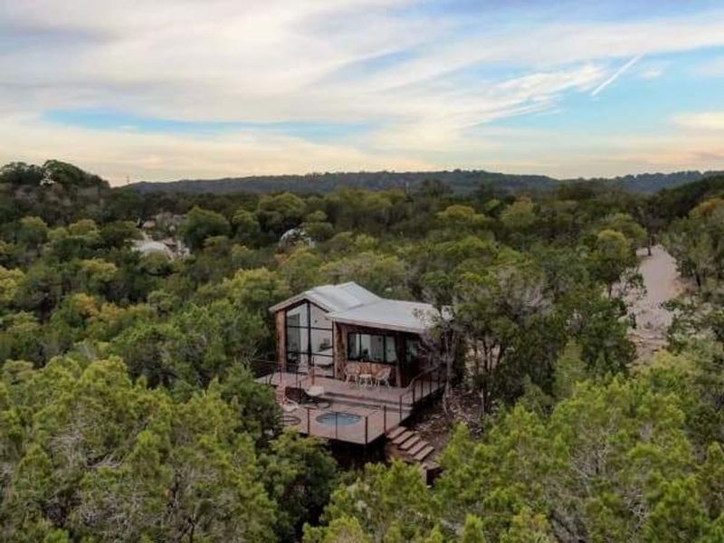20 Epic Texas Glamping Spots That Are Anything But Roughing It - Decor Hint Skybox Cabins, Hill Country