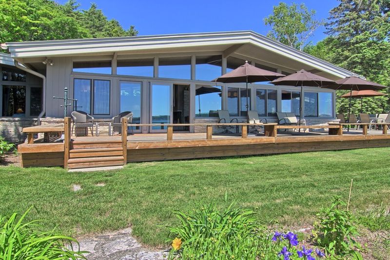 Crystal Lake Mid-Century Gem