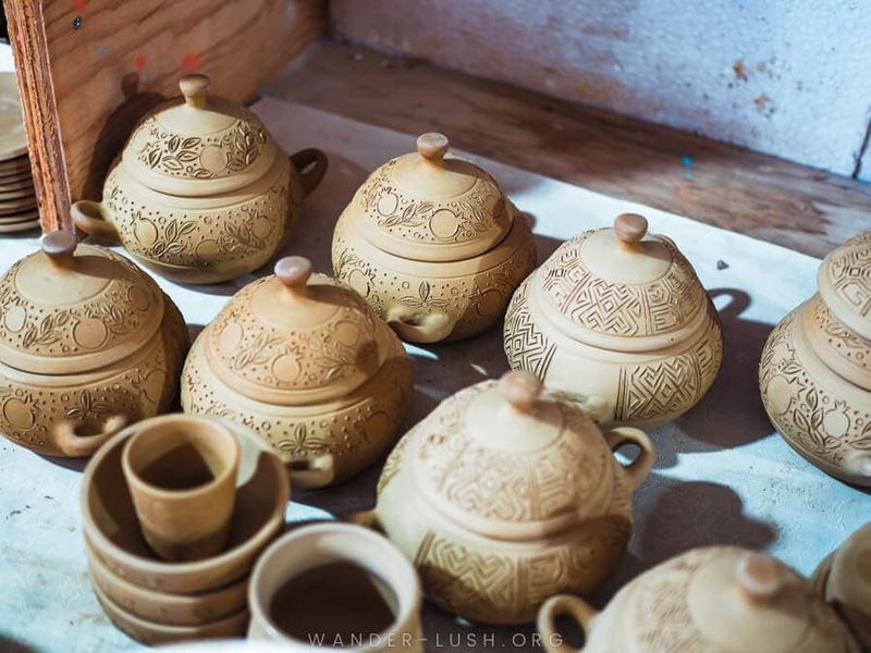 Top Antique Rarities Georgia Collectors Are Racing To Find - Decor Hint Georgia Painted Pottery