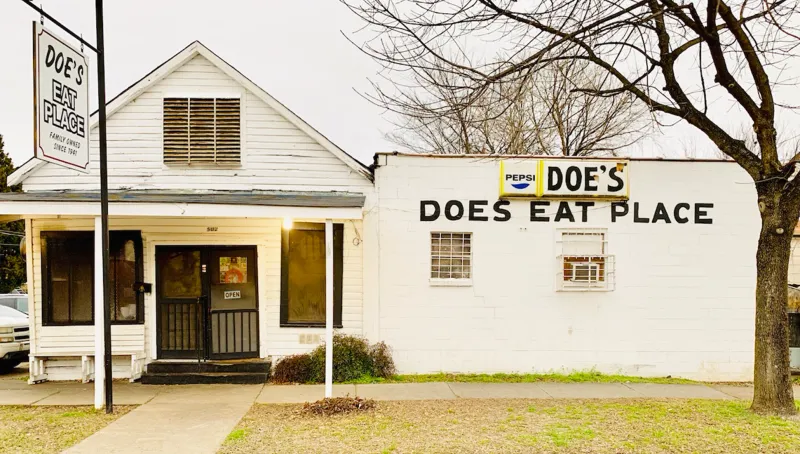 Hidden Gem Restaurants In Georgia That Belong On Your Must Try List - Decor Hint Doe's Eat Place – Statesboro