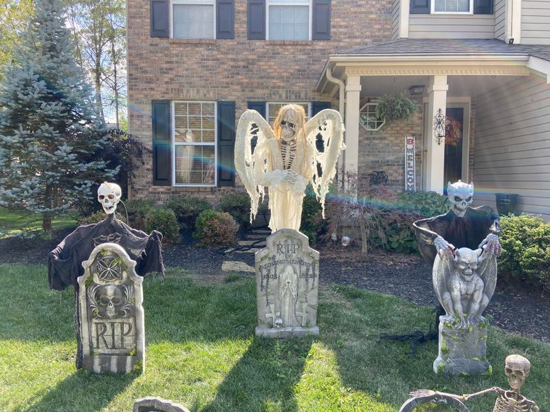 Tombstone And Graveyard Lawn Setups