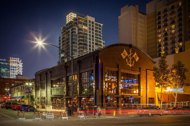 14 California Coastal Seafood Spots Perfect For A Day Out - Decor Hint Water Grill - San Diego