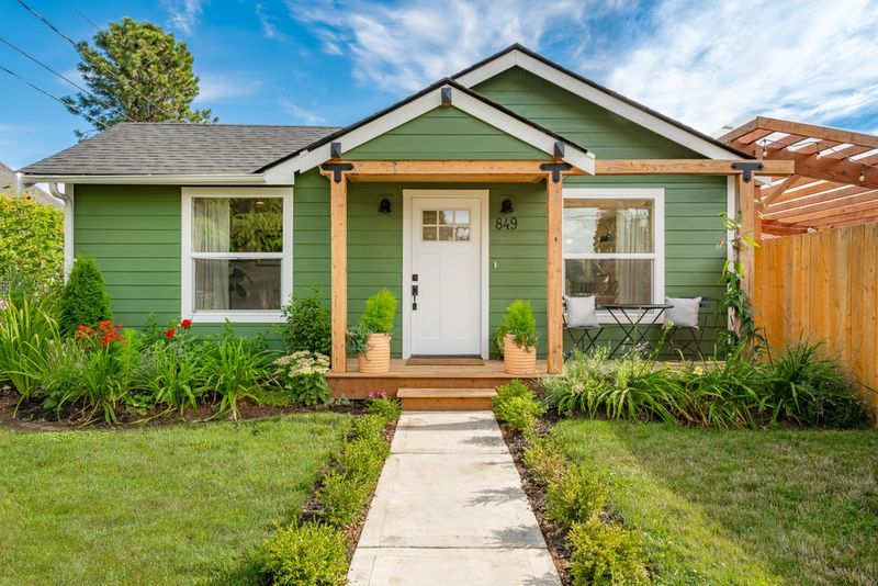 Georgia Home Designs That Could Drop In Value Faster Than You Expect - Decor Hint Tiny Starter Homes In Overbuilt Neighborhoods