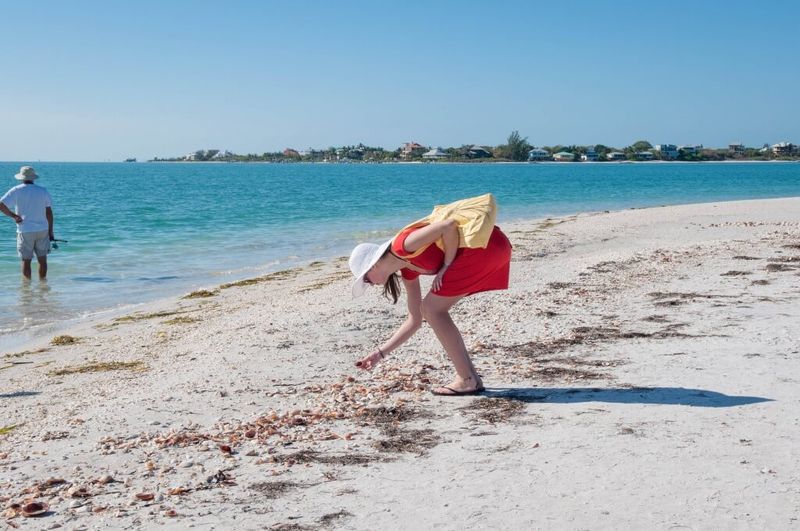 Great Places To Visit In Florida For Solo Women Travelers - Decor Hint Sanibel Island