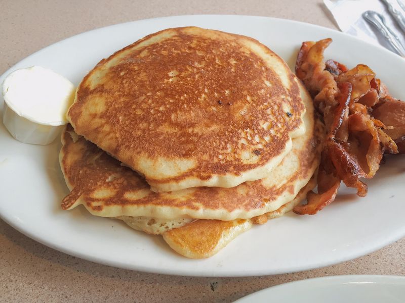 16 New York Diners Where Comfort Food Is Always On The Table - Decor Hint La Bonbonniere - New York City