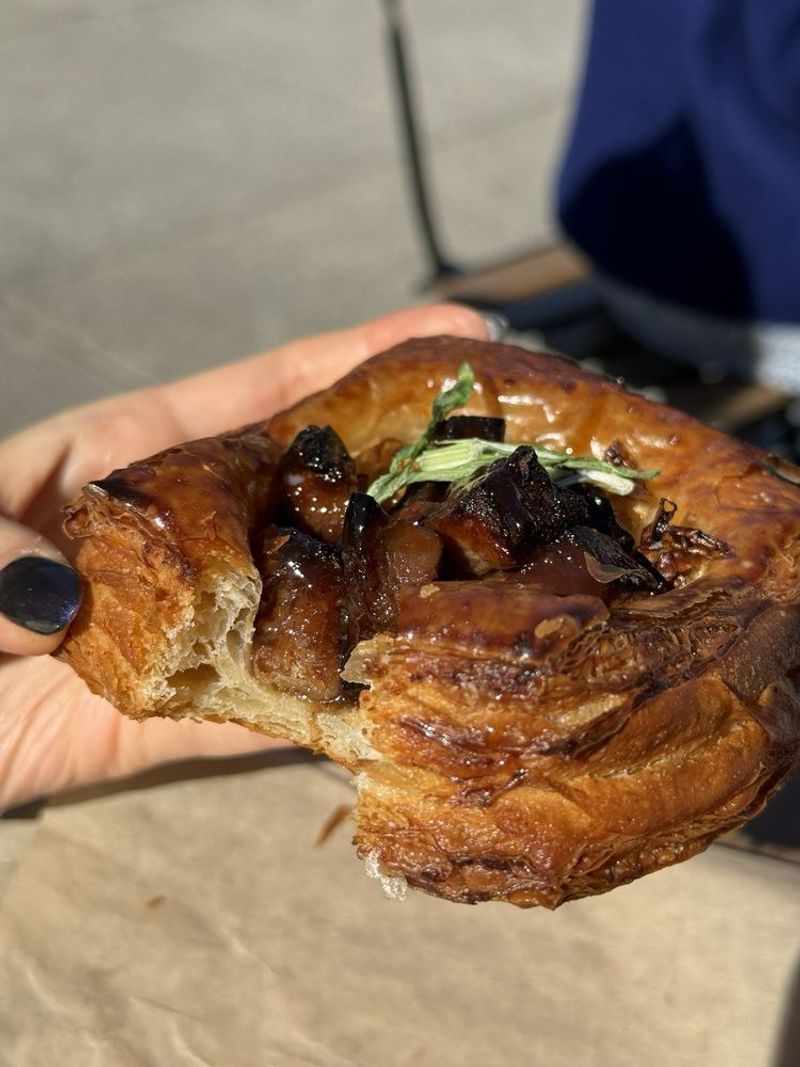 10 California Bakeries Where The Sourdough Alone Is Worth The Trip - Decor Hint Neighbor Bakehouse - San Francisco