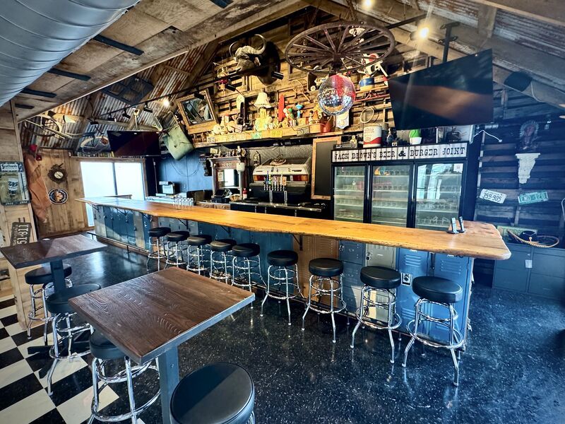 10 Virginia Dining Gems Locals Swear By - Decor Hint Jack Brown's Beer & Burger Joint