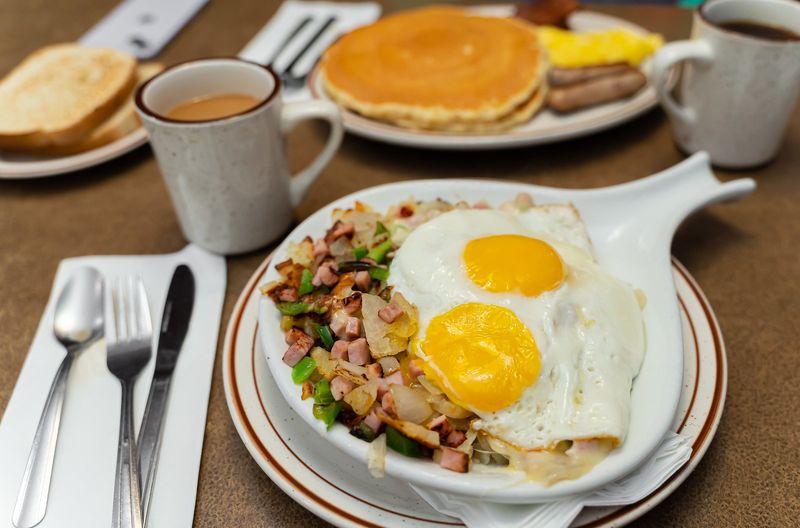 17 Illinois Diners Where Comfort Food Still Feels Like Home - Decor Hint Lou Mitchell's – Chicago