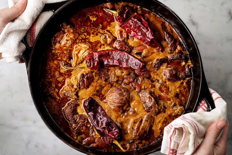 Texas' Slow Cooker Chili Is The Southern Comfort Classic You Will Make Again And Again - Decor Hint Variations To Try