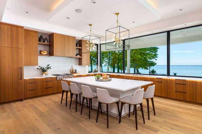 Wide Windows Framing Water Views Without Distraction