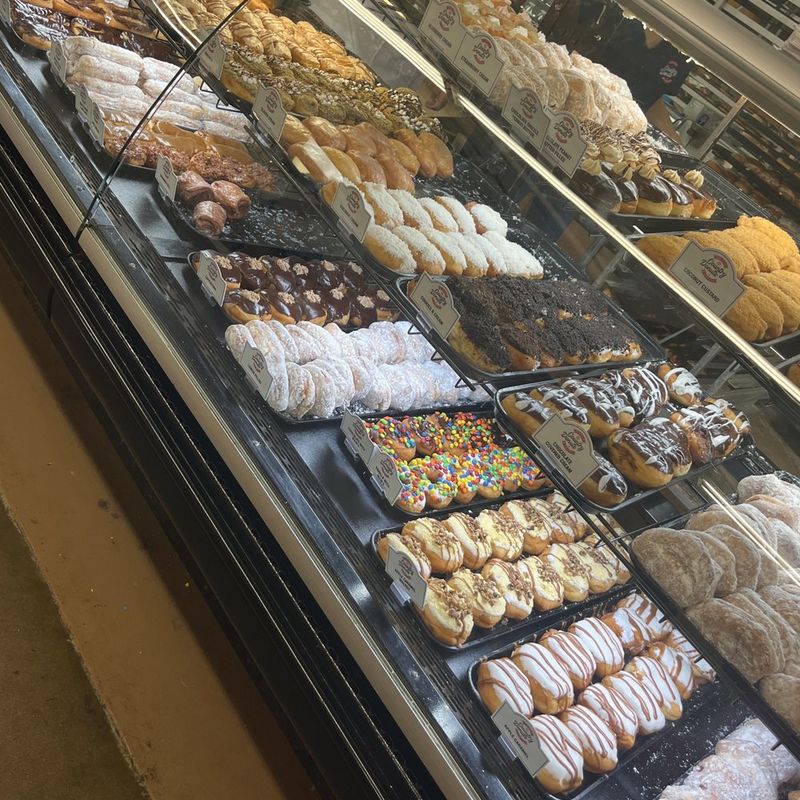 14 Pennsylvania Spots Serving Fresh, Warm, And Perfect Cider Donuts - Decor Hint Stoltzfus Family Dairy & Farm Market, Intercourse