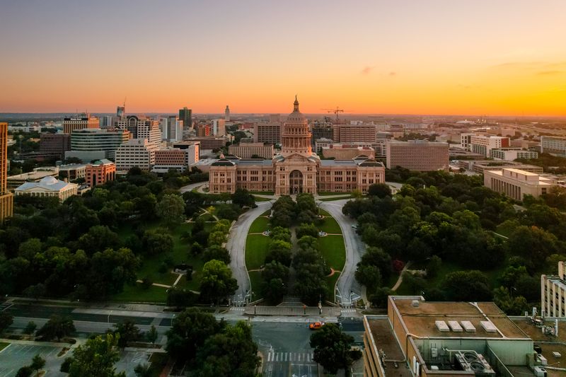 Romantic Austin Adventures Every Couple Should Try - Decor Hint Explore The Texas State Capitol Together