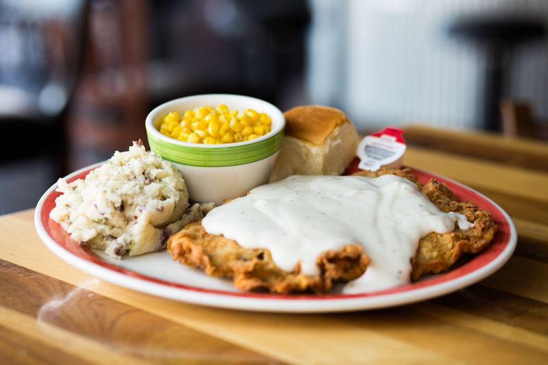 Stearman Airfield Bar & Grill - Benton