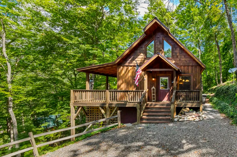 12 Reasons North Carolina's Mountain Towns Are The Perfect Peaceful Escape - Decor Hint Cozy Cabins That Make You Feel at Home