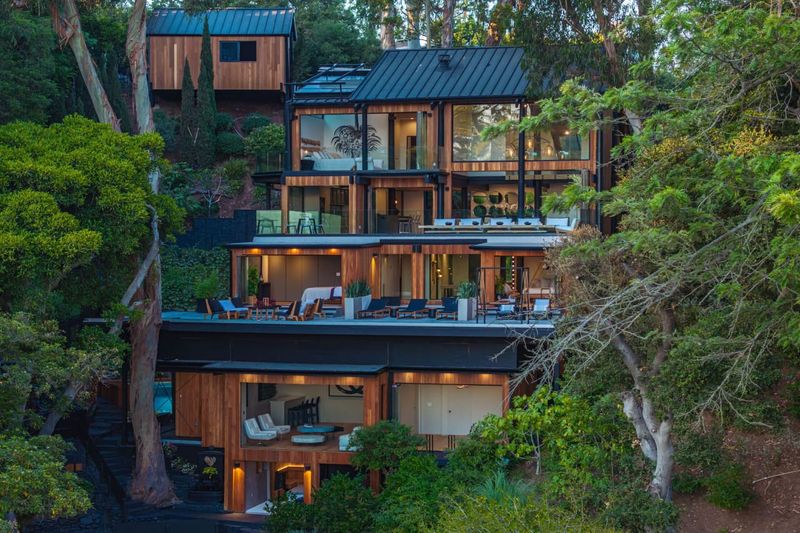 Canyon/Cliffside Multi-Level Homes