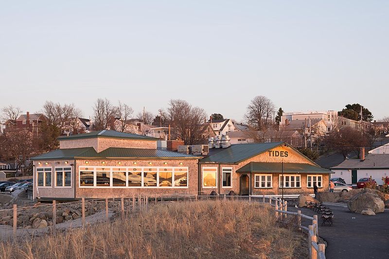 12 Lakeside Restaurants In Massachusetts That Wow Beyond The Menu - Decor Hint The Tides, Nahant