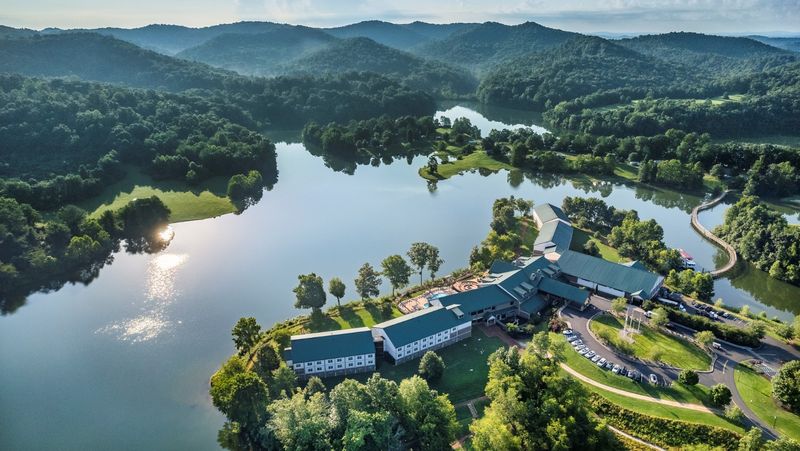 17 Scenic West Virginia Lakes You'll Fall In Love With - Decor Hint Stonewall Jackson Lake
