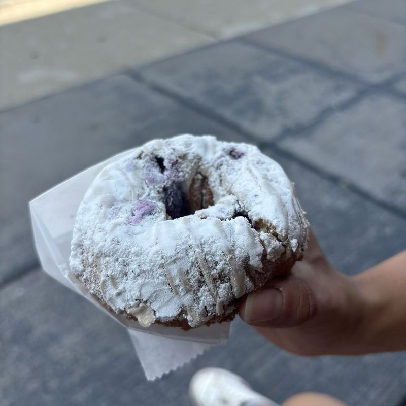 Overhyped Donut Shops In St Charles IL That Don't Live Up To The Buzz - Decor Hint Twisted Dough Co.