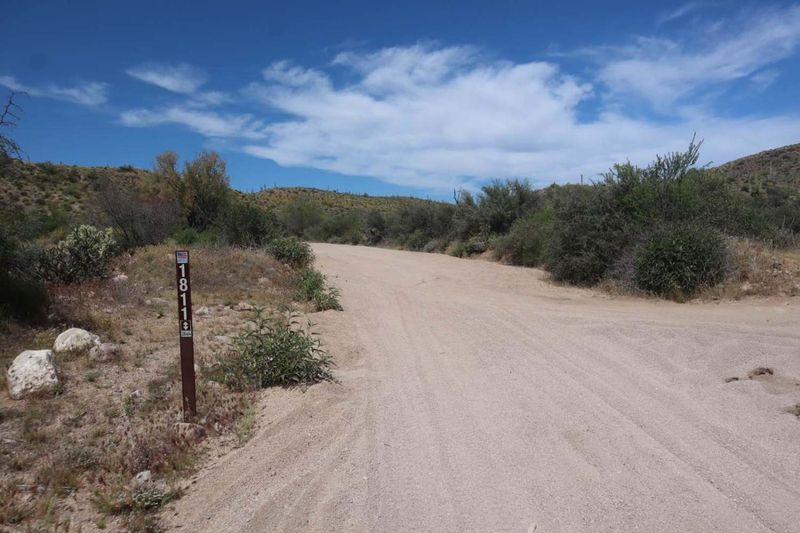 These Abandoned Arizona Towns Are Eerily Beautiful - Decor Hint Signal (Off Route 93)