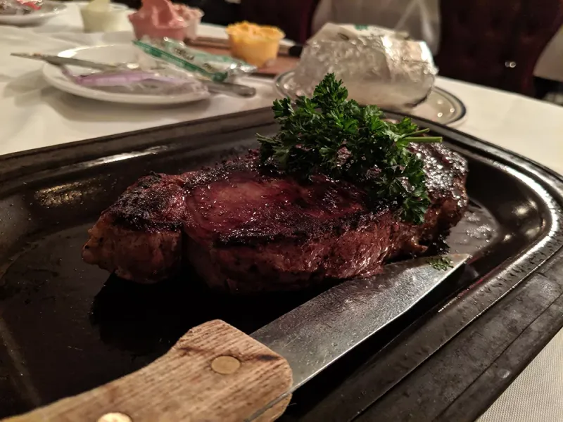 16 Iowa Dining Experiences You'll Be Glad You Tried - Decor Hint Steak at a Historic Supper Club