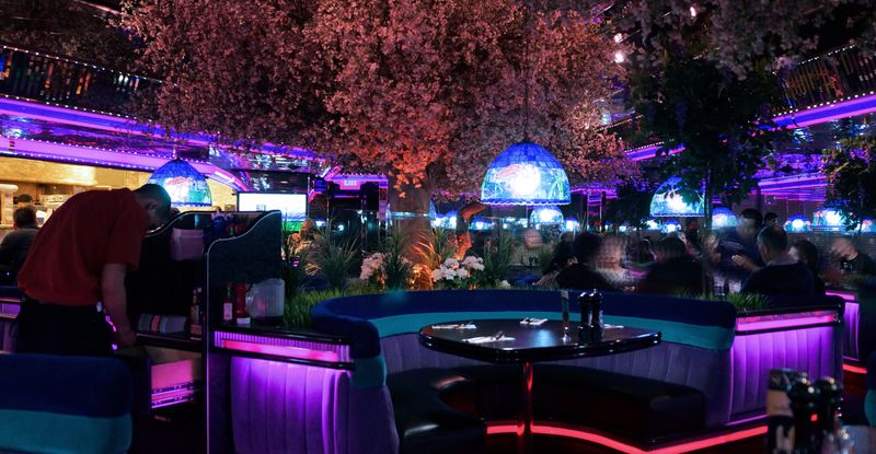 15 Nevada Restaurants Known For Great Food At Wallet-Friendly Prices - Decor Hint The Peppermill Restaurant & Fireside Lounge