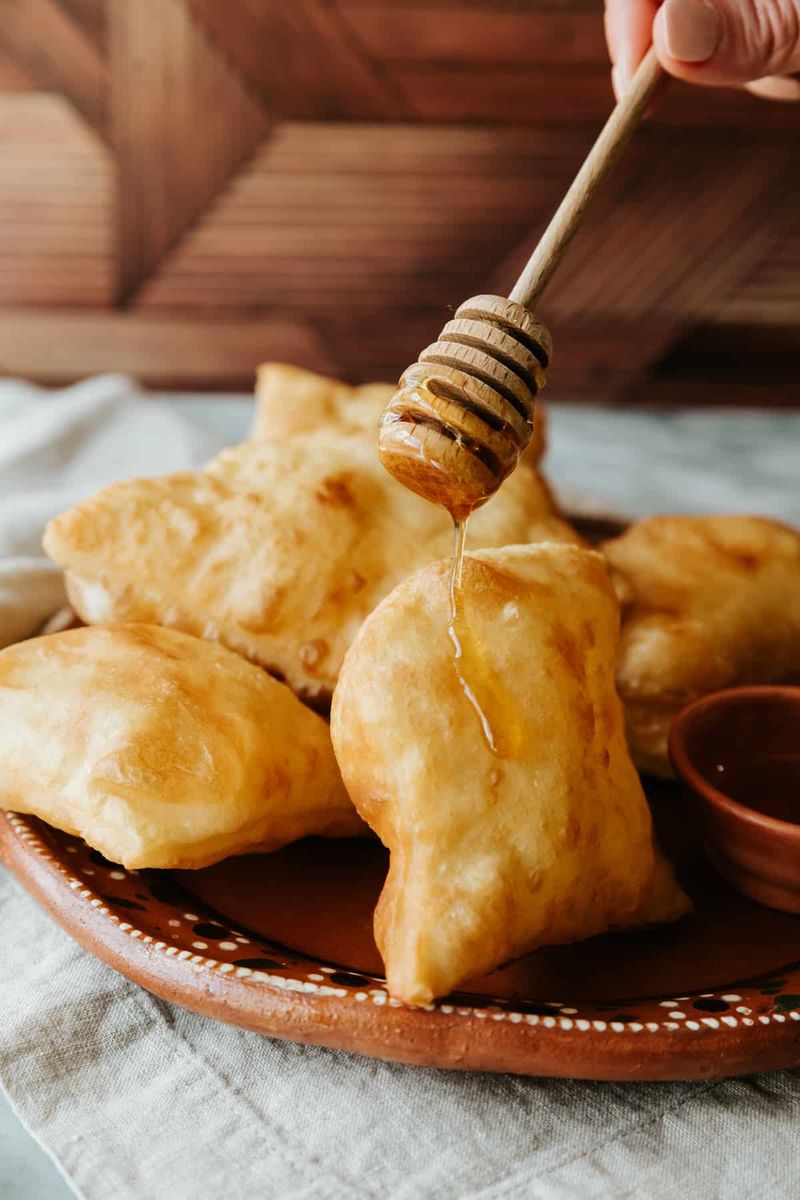 30 Comfort Foods In Texas Everyone Grew Up With - Decor Hint Sopapillas
