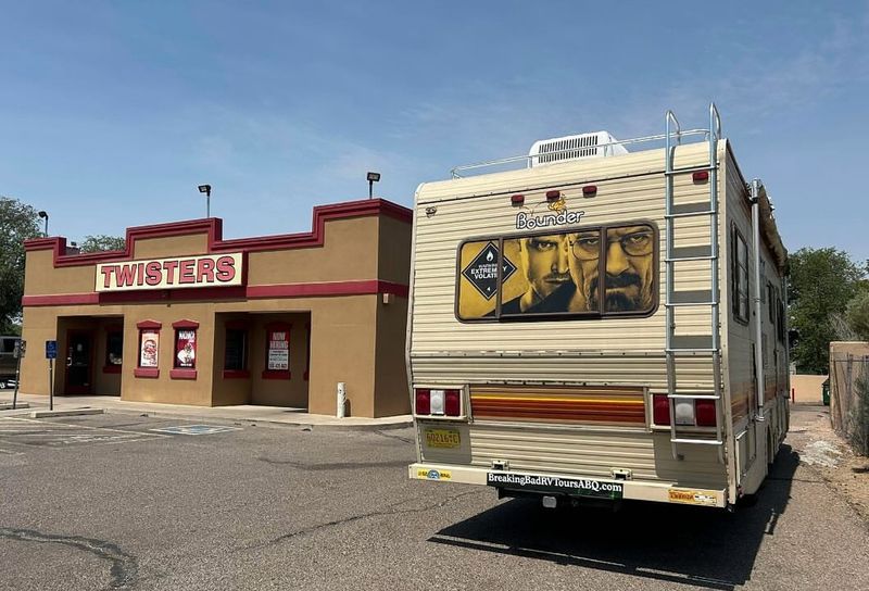 14 New Mexico Tourist Traps That Locals Avoid Like The Plague (But Visitors Can't Resist) - Decor Hint Breaking Bad RV Tours