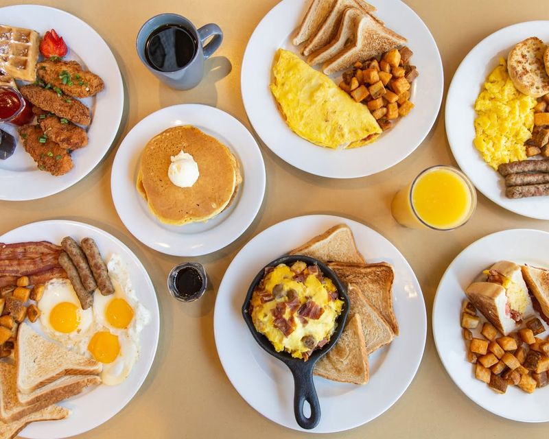 15 Rhode Island Buffets Where You'll Always Leave Full And Happy - Decor Hint Newport Creamery Sunday Brunch