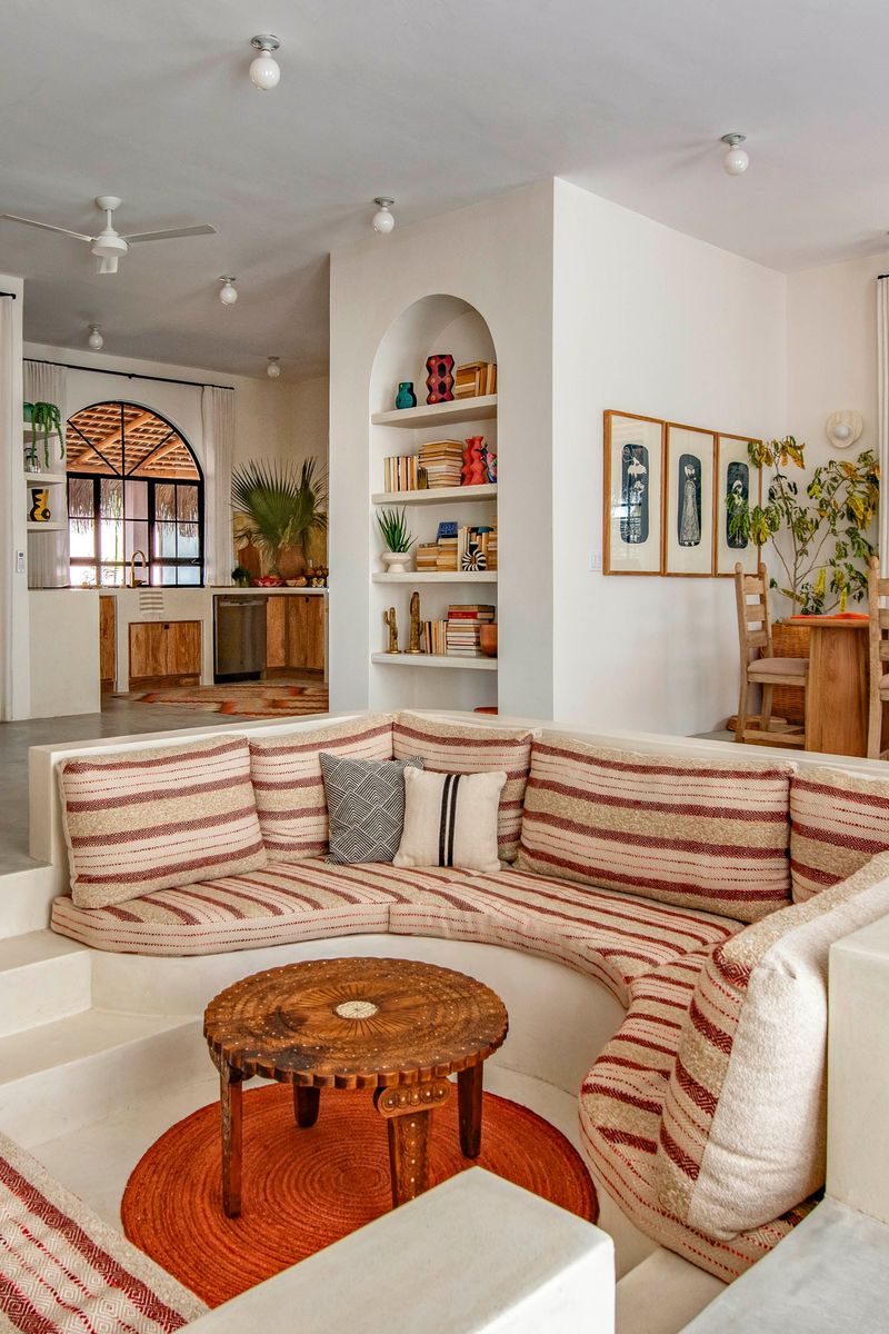 10 Outdated California Furniture Trends Making A Stylish Comeback - Decor Hint Sunken Living Rooms