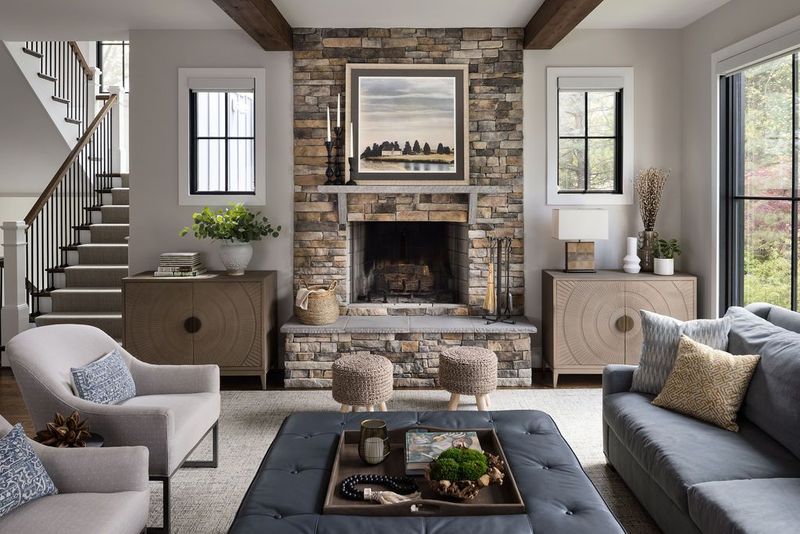 11 California Paint Colors That Date Living Rooms - Decor Hint Burgundy Accent Walls