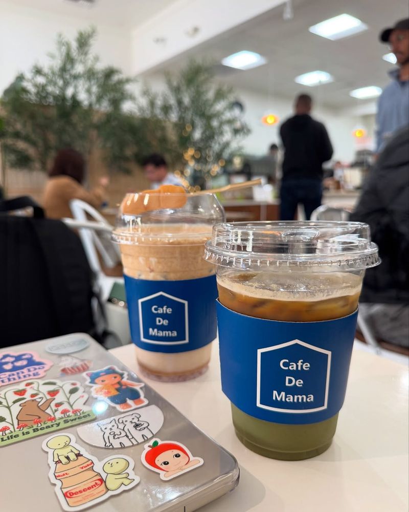 Cafe De Mama