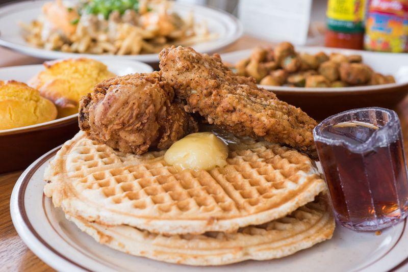 16 Washington Family-Owned Fried Chicken Restaurants Perfect For Rainy Days - Decor Hint Fat's Chicken And Waffles
