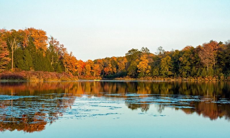Lakeside Leisure And Peaceful Waterways