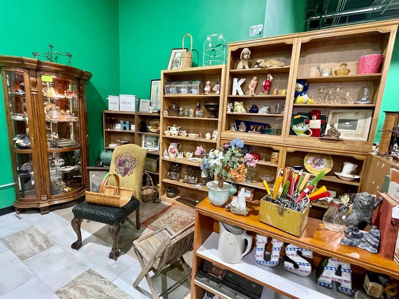 The Best Thrift And Antique Shops In Texas For Treasure Hunters - Decor Hint The Village Antique Mall, Plano