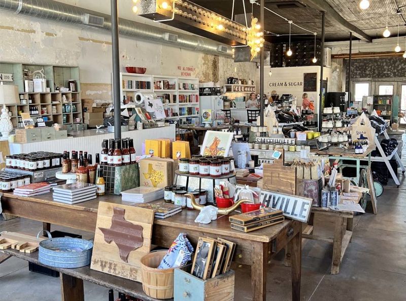 The Best Thrift And Antique Shops In Texas For Treasure Hunters - Decor Hint Bastrop Antique Mall, Bastrop