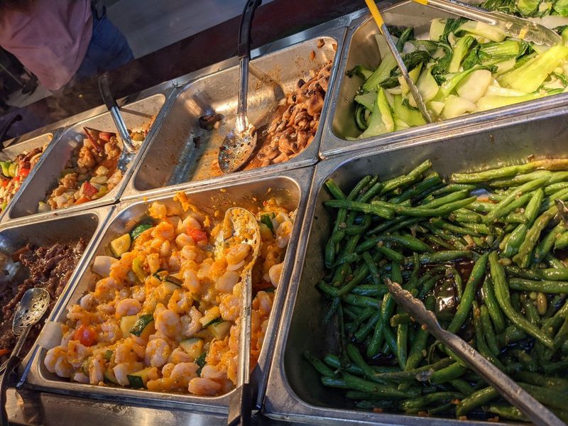 The Arizona All-You-Can-Eat Find Locals Keep Secret (But Not For Long) - Decor Hint Huge Seafood Selection