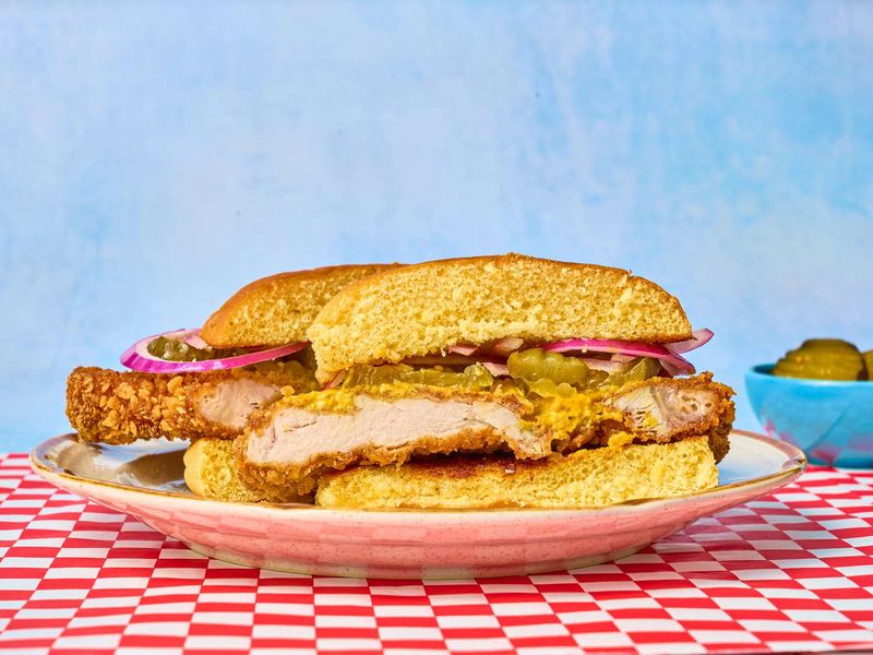 Massachusetts Restaurants Where The Tenderloin Sandwich Steals The Show - Decor Hint Joe's Diner