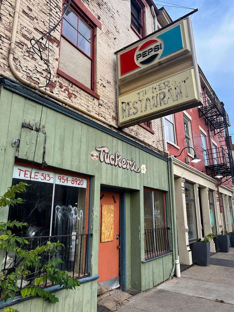 13 Ohio Diners That Make Comfort Food Taste Like Sunday Again - Decor Hint Tucker's Restaurant
