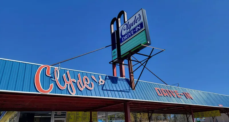 12 Michigan Restaurants Locals Say Are Worth The Detour - Decor Hint Clyde's Drive-In