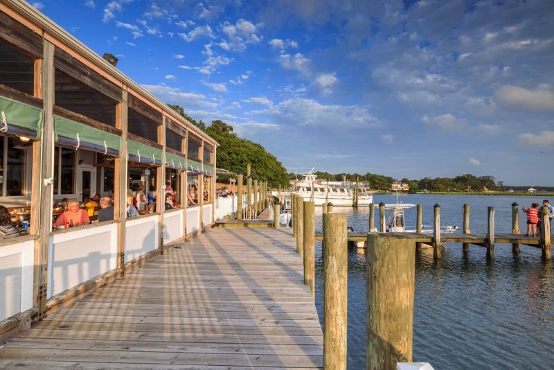 Virginia Restaurants Where The View Matches The Flavor - Decor Hint Dockside, Virginia Beach (Lynnhaven Inlet)