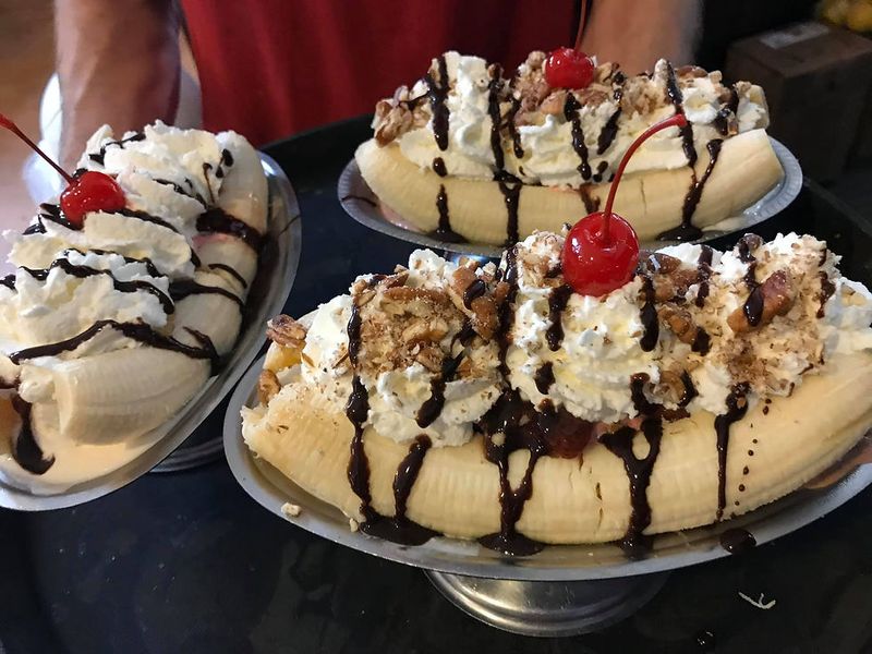 10 West Virginia Hidden Restaurants That Never Advertise Yet Stay Packed Every Night - Decor Hint The Corner Shop, Bramwell
