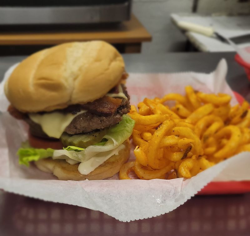 17 Underrated Kansas Restaurants That Deserve The Spotlight - Decor Hint Prairie Nut Hut, Altoona