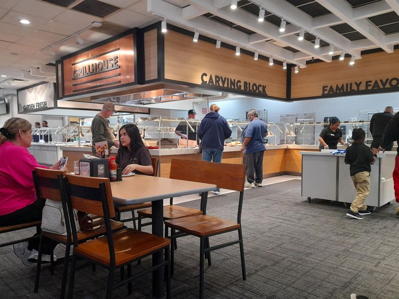 The Oregon Buffet Everyone Talks About For Its Endless Options - Decor Hint Family-Friendly Without The Fuss
