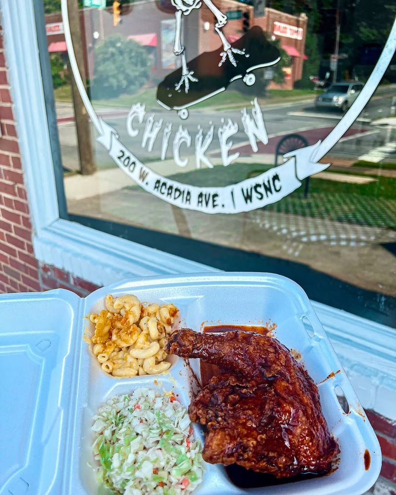 These Cozy North Carolina Diners Serve The Crispiest Fried Chicken - Decor Hint Slappy's Chicken, Winston-Salem
