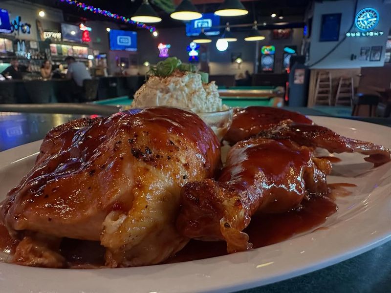 16 Washington Family-Owned Fried Chicken Restaurants Perfect For Rainy Days - Decor Hint Doofer's Bar & Grill (Renton)