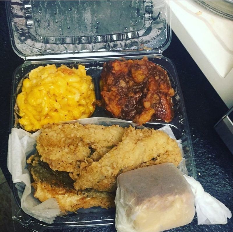 15 New York's Must-Try Fish Fries That Define Friday Tradition - Decor Hint Bed-Stuy Fish Fry, Brooklyn